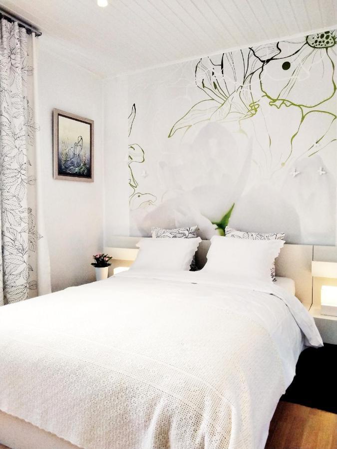몽스 Les Chambourlettes B&B 외부 사진